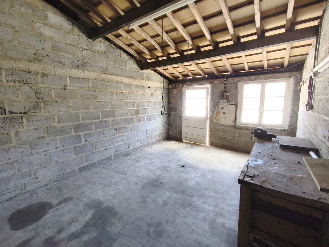 Maison a renover 2 chambres et double garage - photo 19