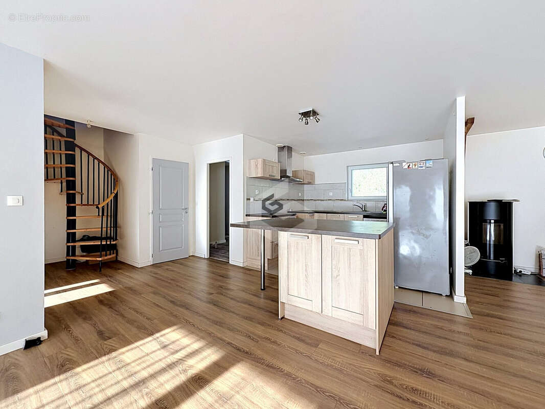 Maison 147 m² à Nanteuil-La-Fosse  - photo 4