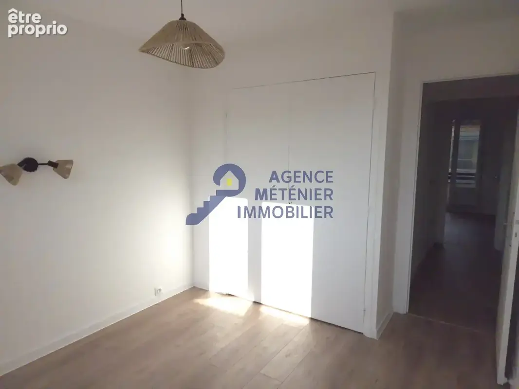 Appartement de 73 m2 au 1er étage avec cave et stationnement - entierement renove - photo 9