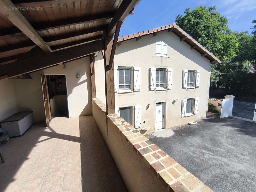 Maison à CHAILLAC-SUR-VIENNE