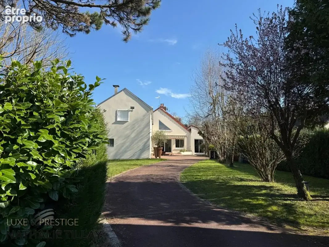 FLEURY LES AUBRAIS, maison familiale à vendre, jardin, garages et stationnements - photo 19