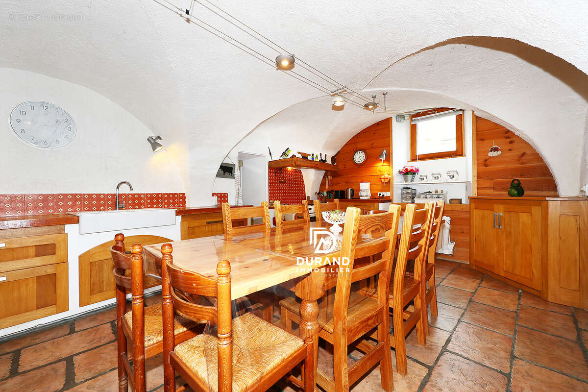 Rare à la vente   un véritable esprit de maison de famille - photo 2
