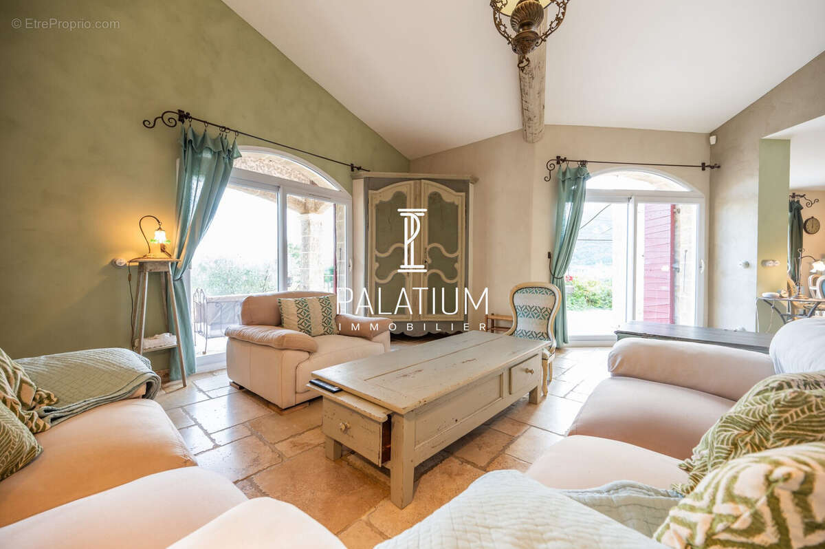 Maison à ENTREPIERRES