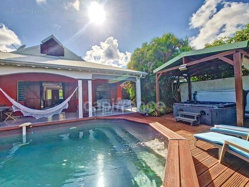 Dpt Guadeloupe (971), à vendre SAINT-FRANCOIS, villa 3 suites avec piscine et jacuzzi - photo 8