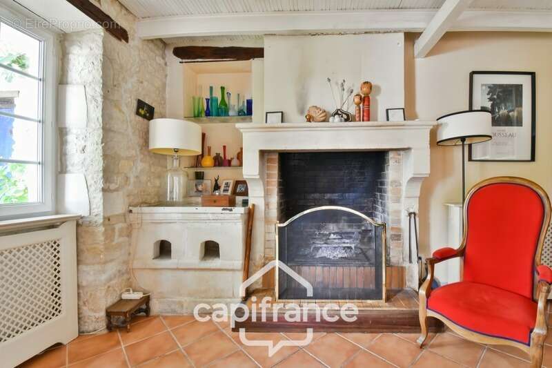 Maison charentaise rénovée à vendre 6 pièces COURCELLES (17), proche commerces, d'une superficie de 149m² avec atelier et jardin - photo 9