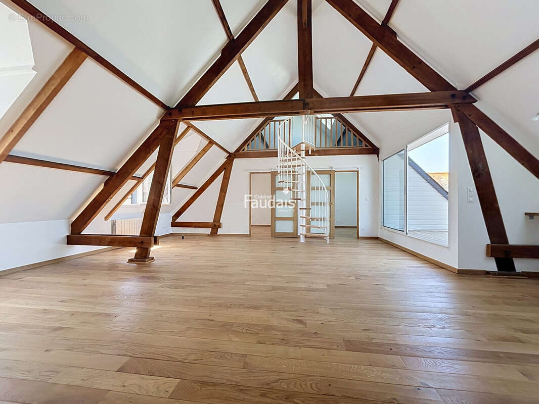 Pièce de vie - Appartement à BARNEVILLE-CARTERET