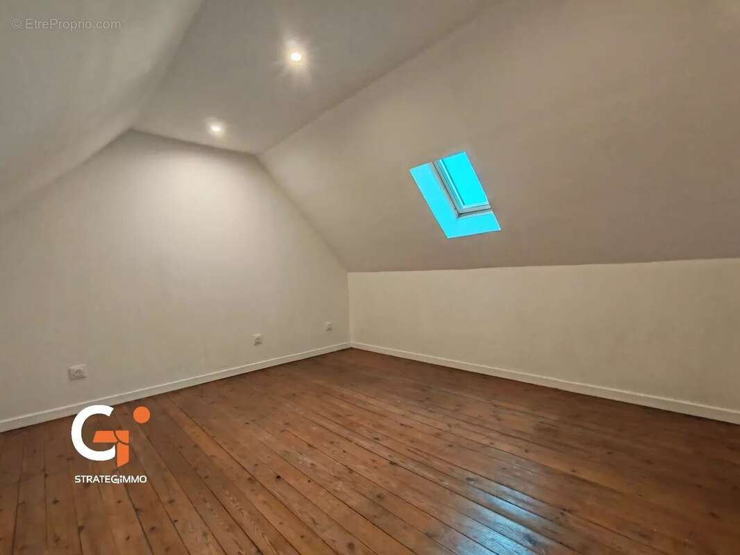 Maison à SAINT-ETIENNE-DU-ROUVRAY