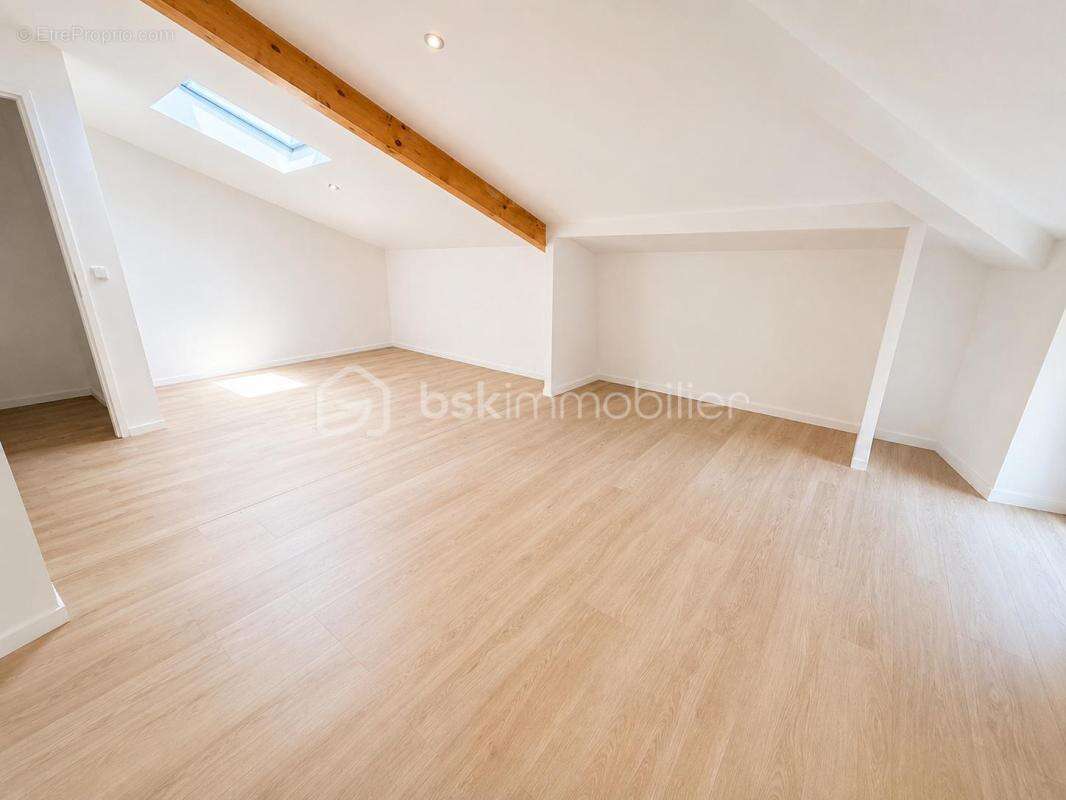 Maison de village avec local commercial – 97 m² – Vinay (38470) - photo 13