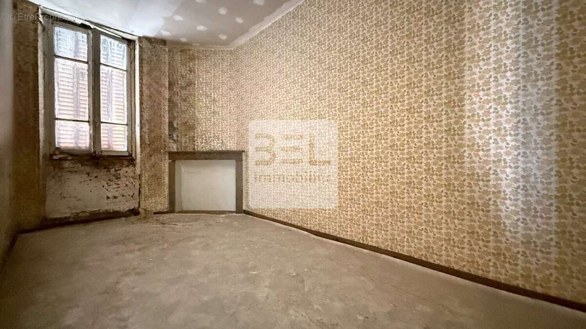 Appartement à BAGNOLS-SUR-CEZE