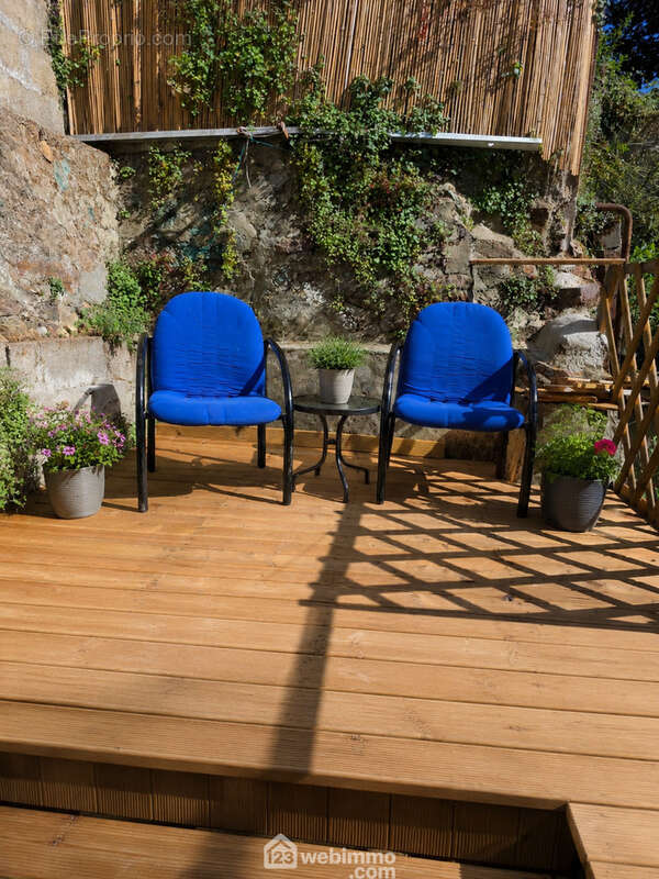 Terrasse face à l'espace détente
