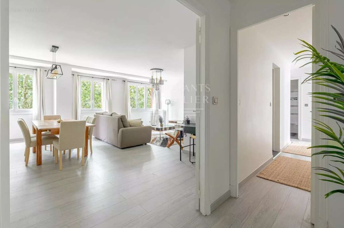 Appartement à PARIS-16E