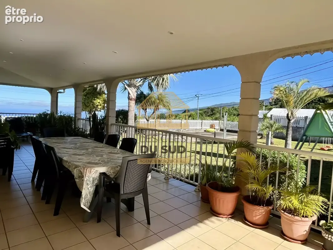 Villa familiale T5/6 spacieuse avec grand jardin plat et vue dégagée au Tampon – Pont d’Yves 97430 - photo 13