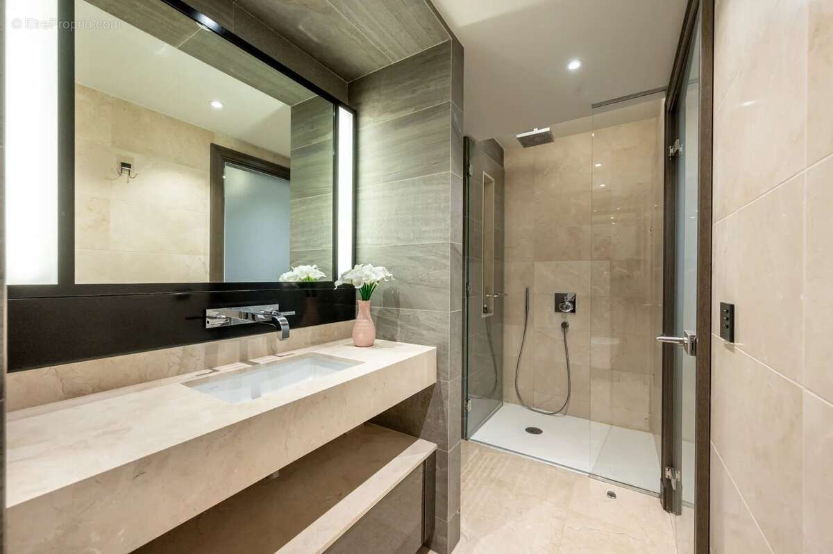 VENDU - CAP D'ANTIBES - Appartement avec vue mer dans résidence d'exception - photo 14
