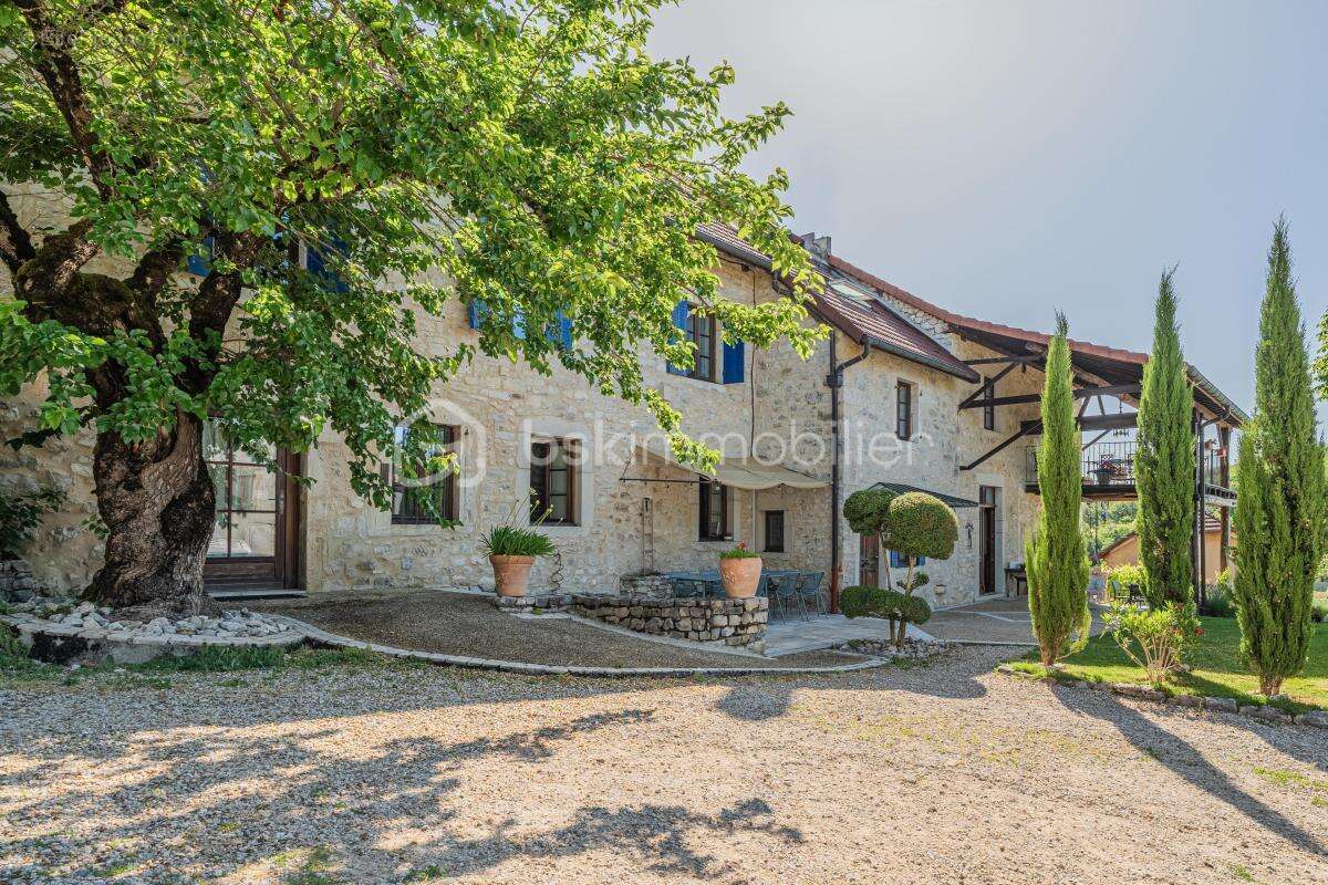 Authentique propriété de caractère 9 pièces de 362 m2 au cœur du Bugey - photo 2