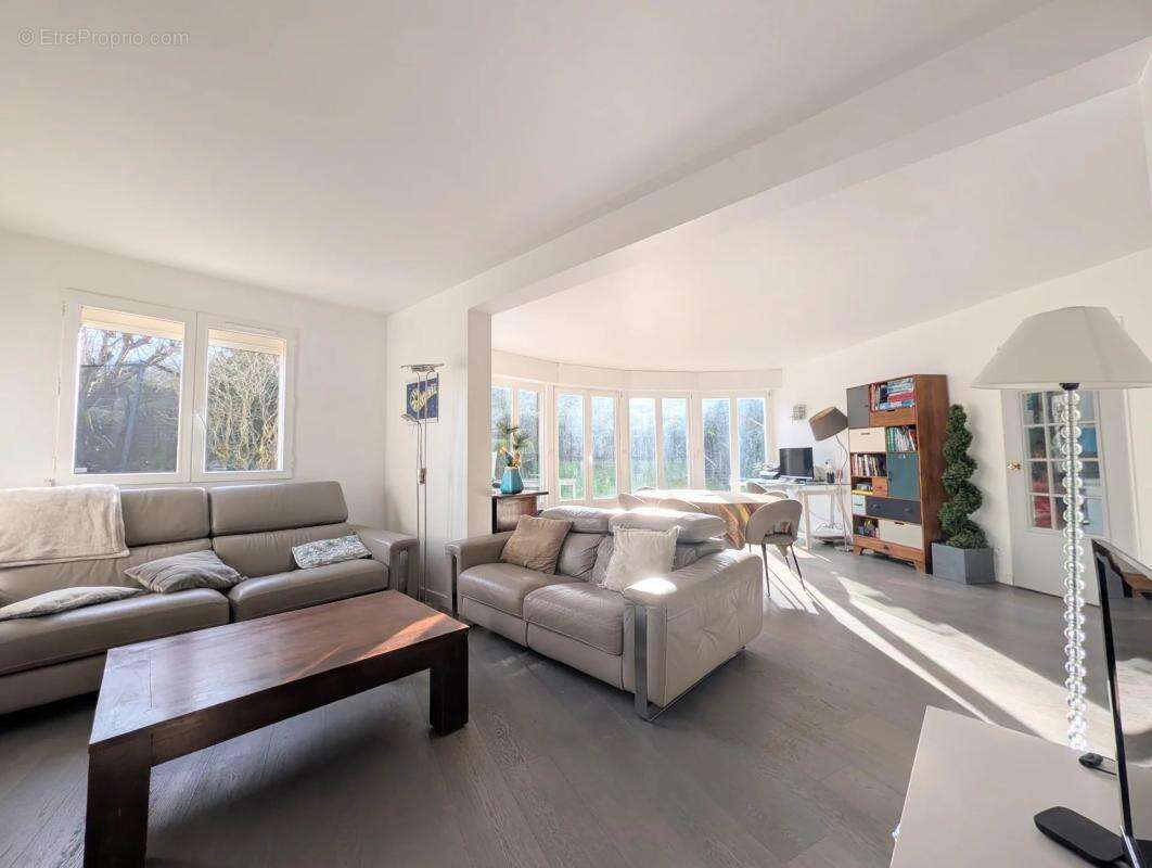 Maison à LES CLAYES-SOUS-BOIS