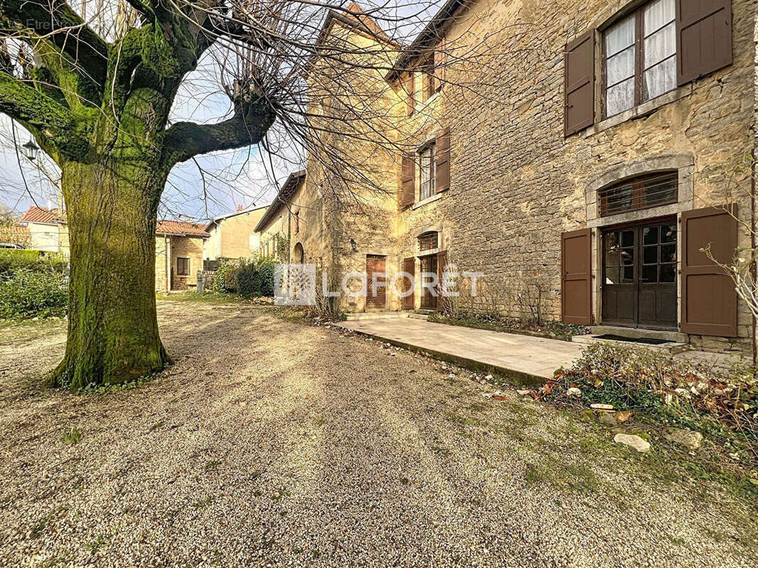 Maison à NANC-LES-SAINT-AMOUR