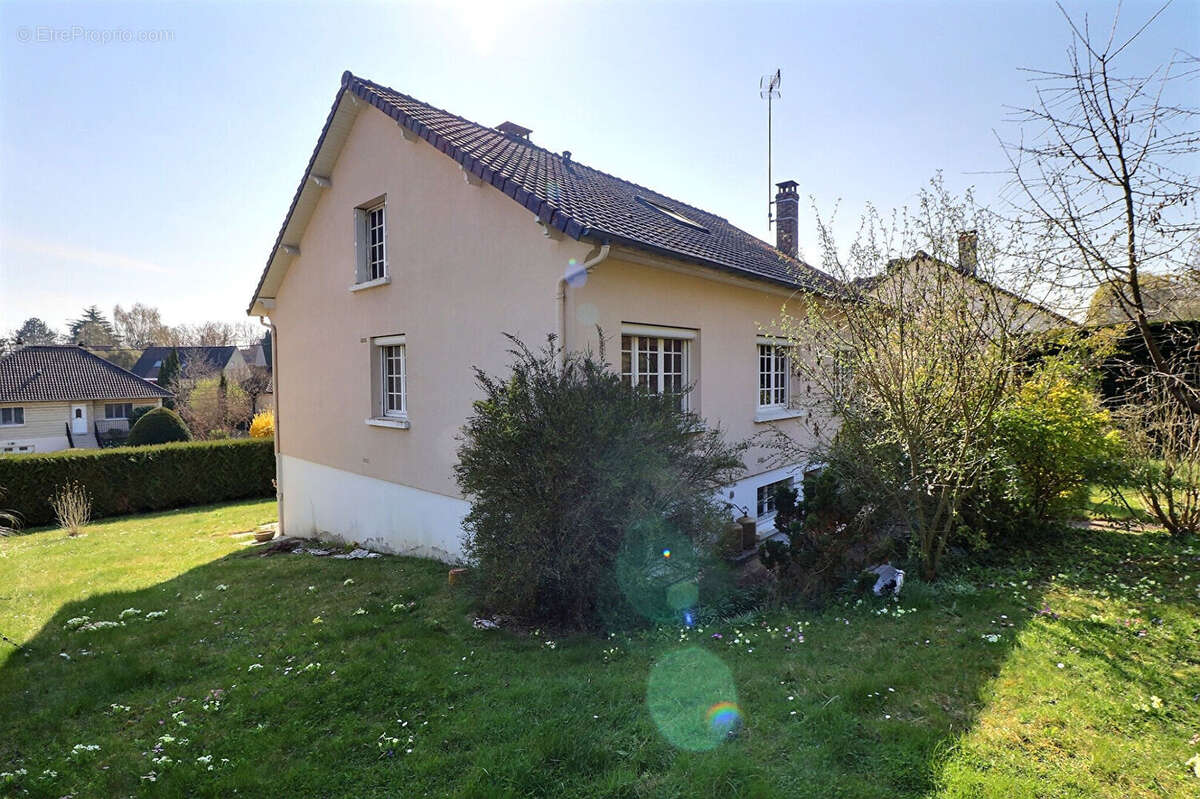 Maison à SAINT-ARNOULT-EN-YVELINES
