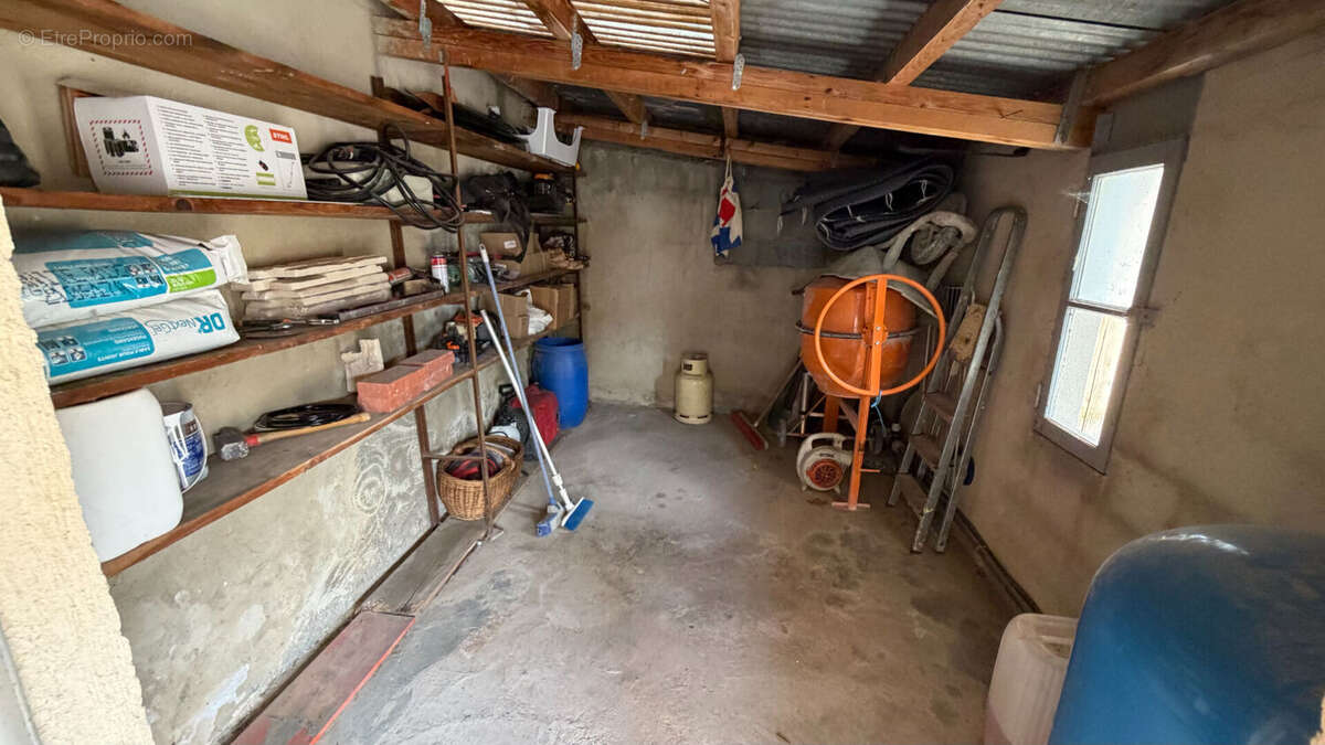 Terrain constructible de 606 m² clos par mur  avec 45% d'emprise au sol. - photo 6