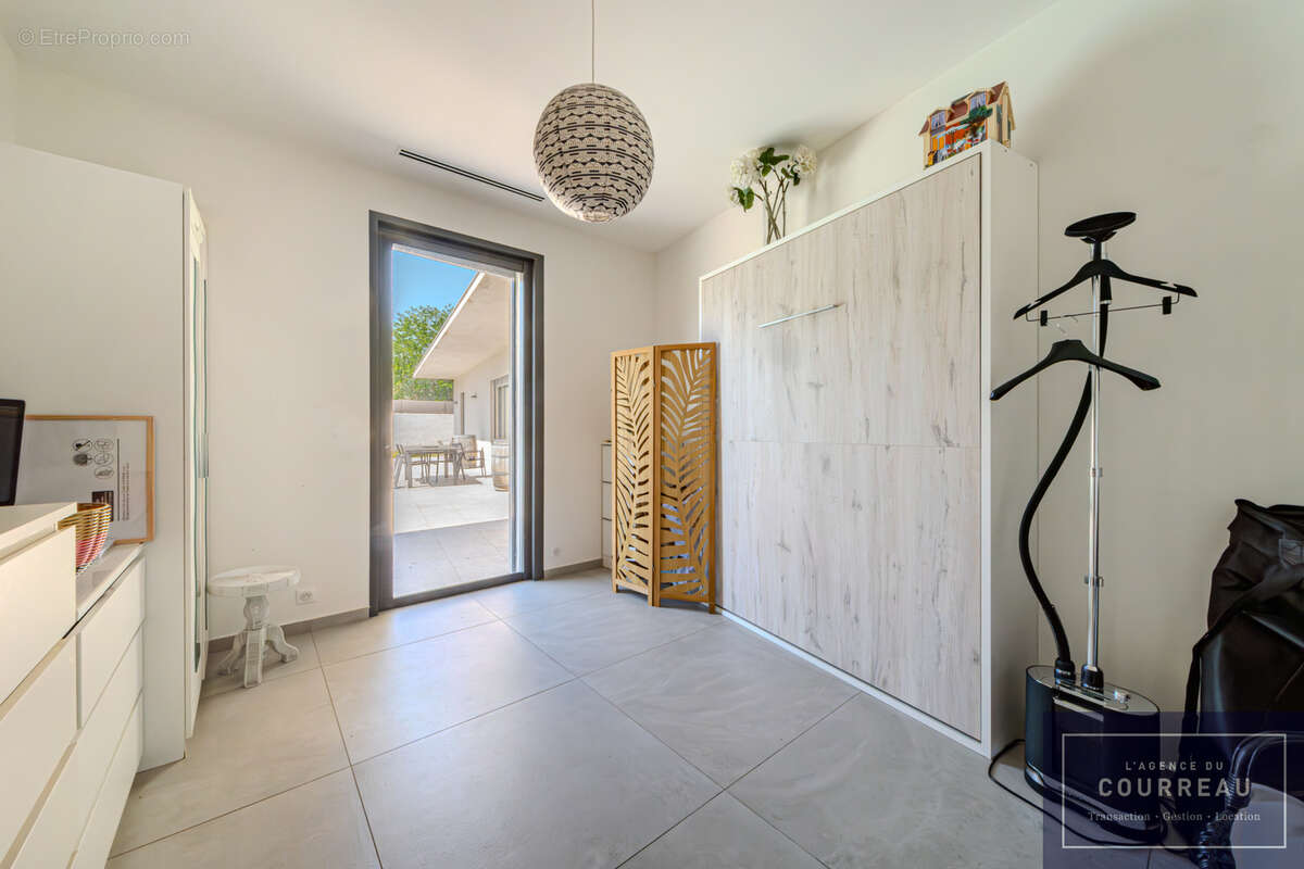 Villa F5 de 178,04 m2 avec piscine et garage sur 1003 m2 de parcelle - photo 10