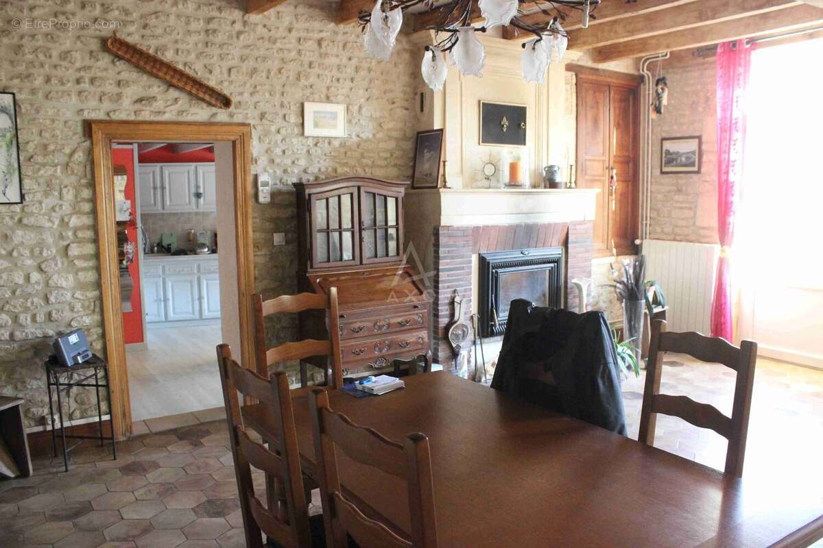 A 10 mn de Matha, belle et grande maison charentaise avec jardin - photo 4