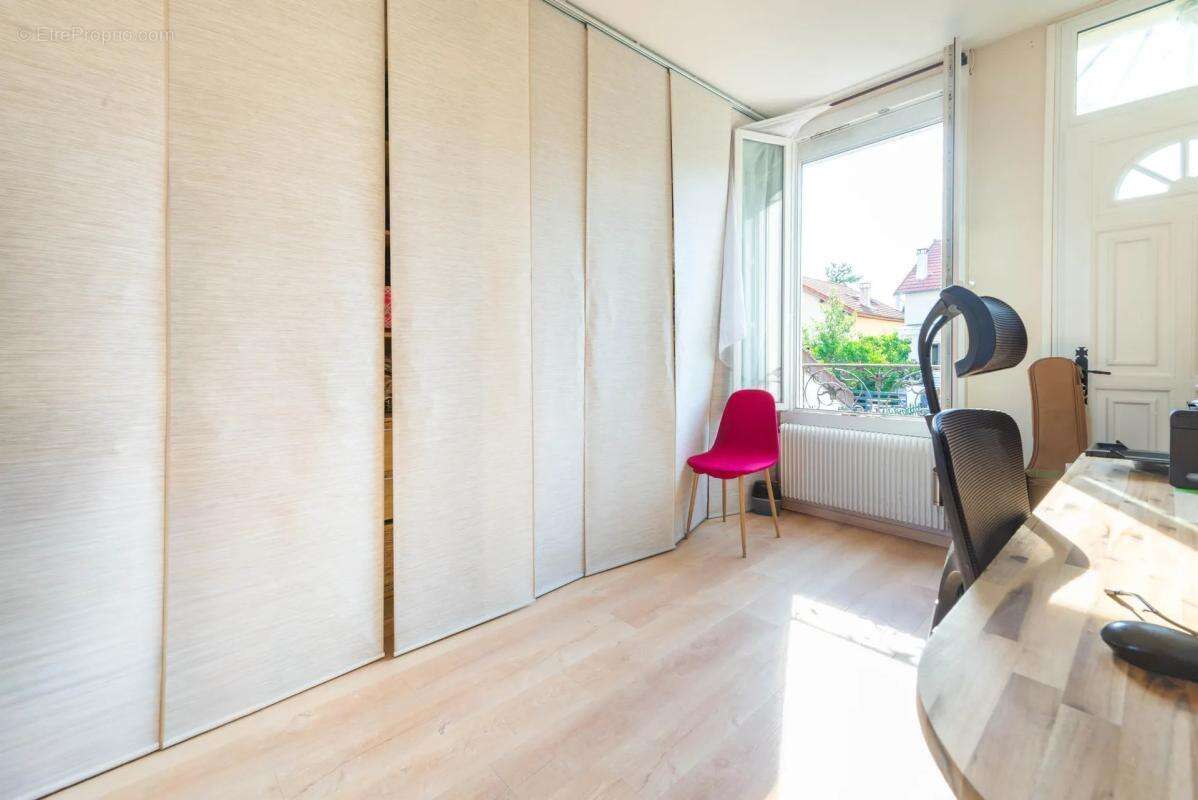 Rueil-Malmaison - Coteaux – Maison  – 4 chambres - 105 m² - photo 8