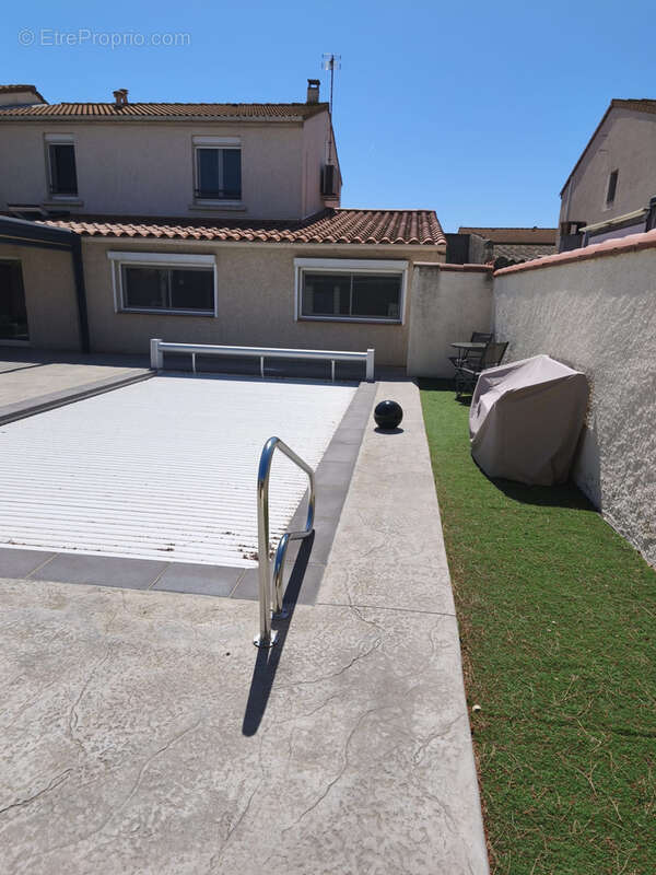 Maison à SAINT-LAURENT-DE-LA-SALANQUE