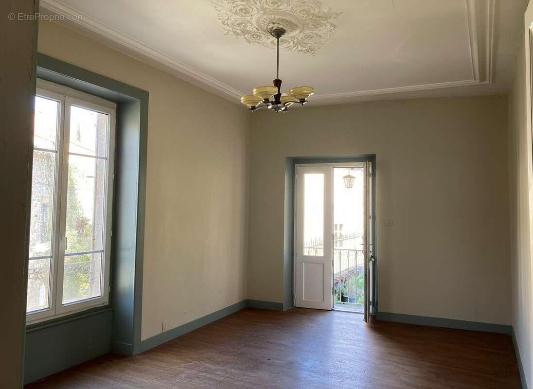 Maison à EYMOUTIERS