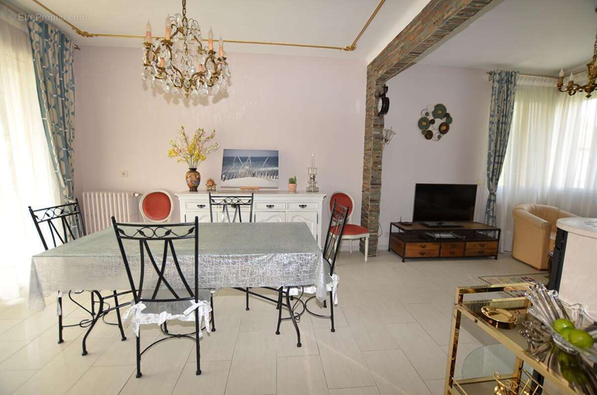 Maison à SAINTE-GENEVIEVE-DES-BOIS