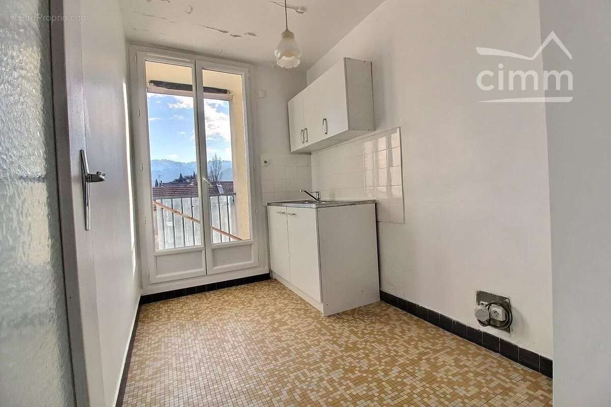 A VENDRE - T2 avec balcon, cave et ascenseur - photo 6