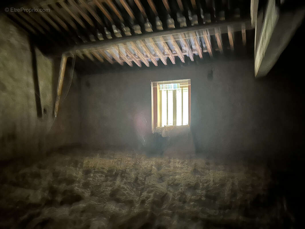 Appartement à SOLLIES-PONT