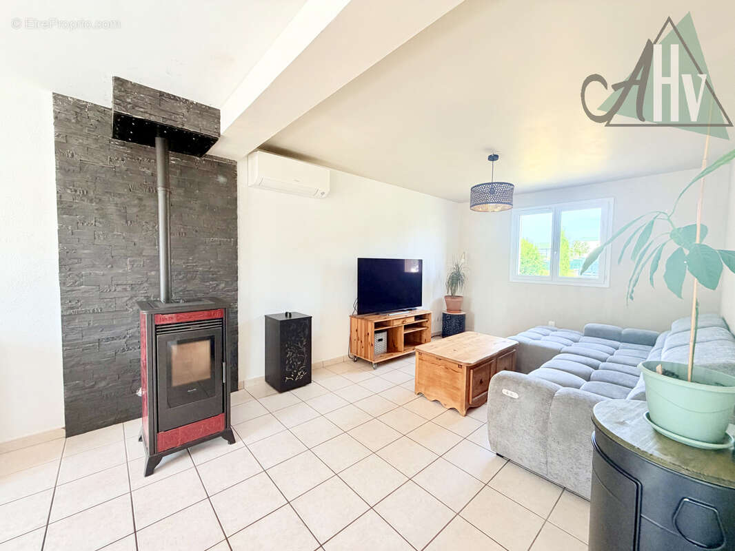 Maison - 7 pièces - avec jardin et garages - Villiers-Saint-Georges - photo 8
