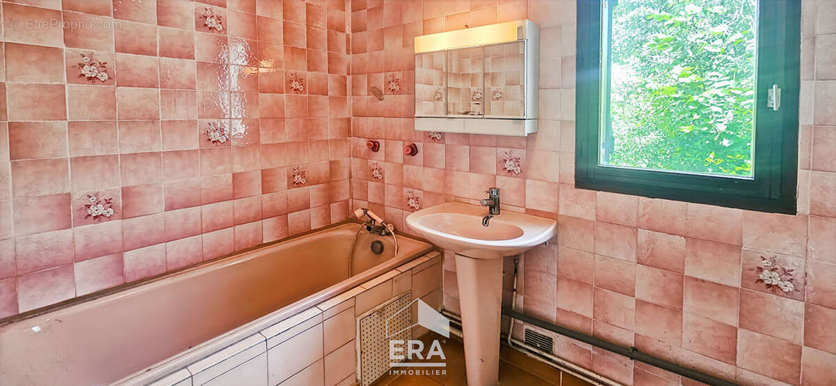 PAREMPUYRE - Maison familiale 160 m² de plain-pied sur 2000 m² de terrain - CALME - photo 8