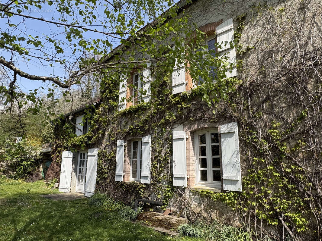 Maison à COUSSAC-BONNEVAL