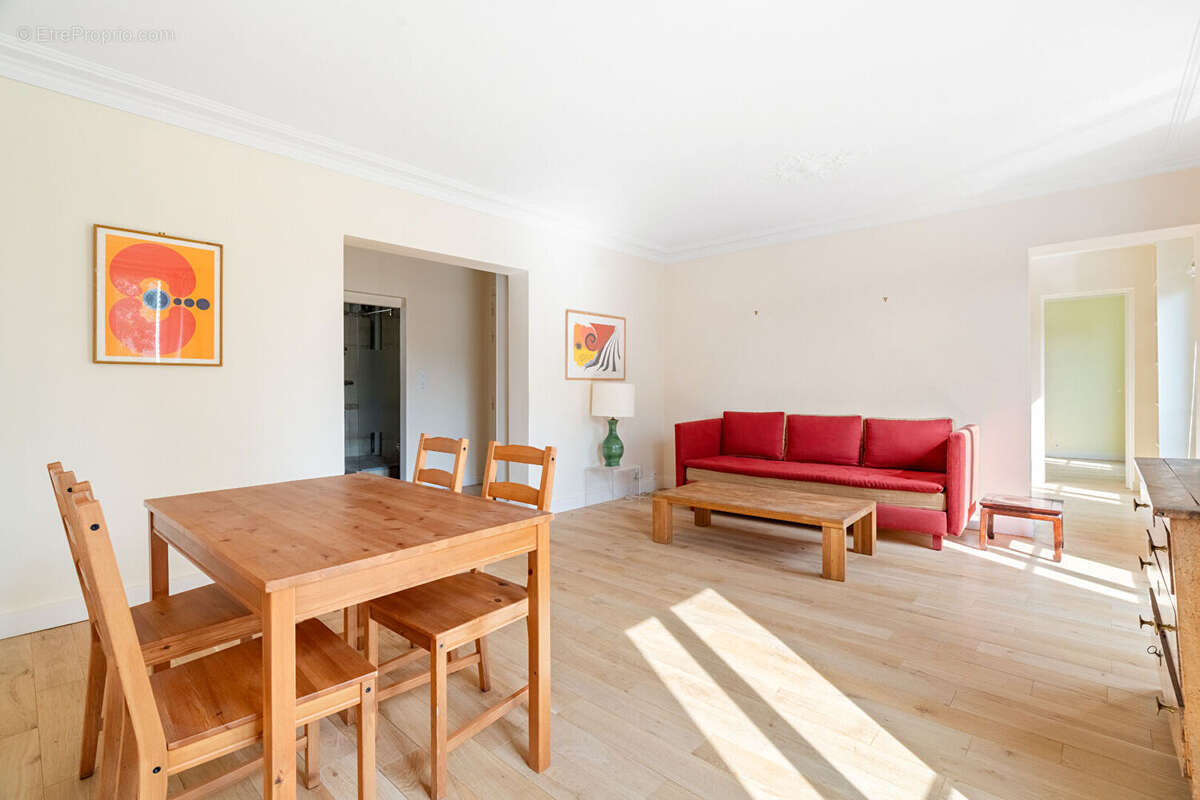 Appartement à PARIS-17E