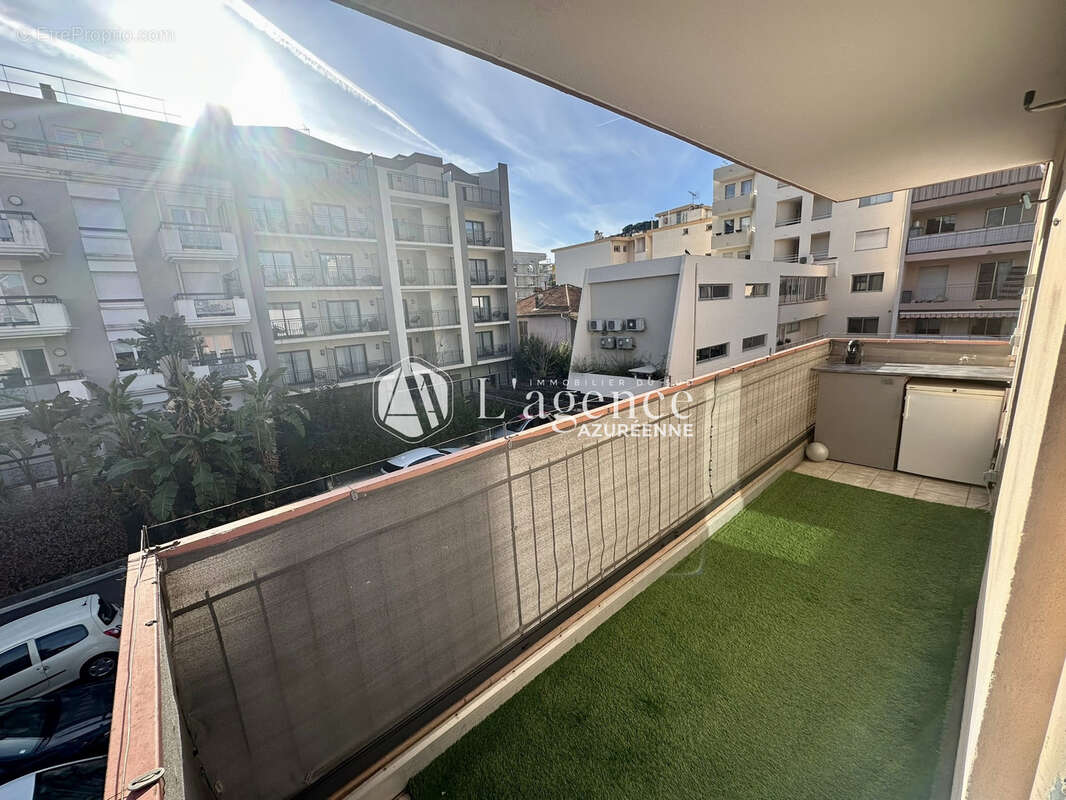 Appartement à SAINT-LAURENT-DU-VAR
