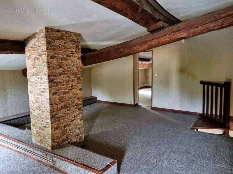 Maison à LES ARTIGUES-DE-LUSSAC