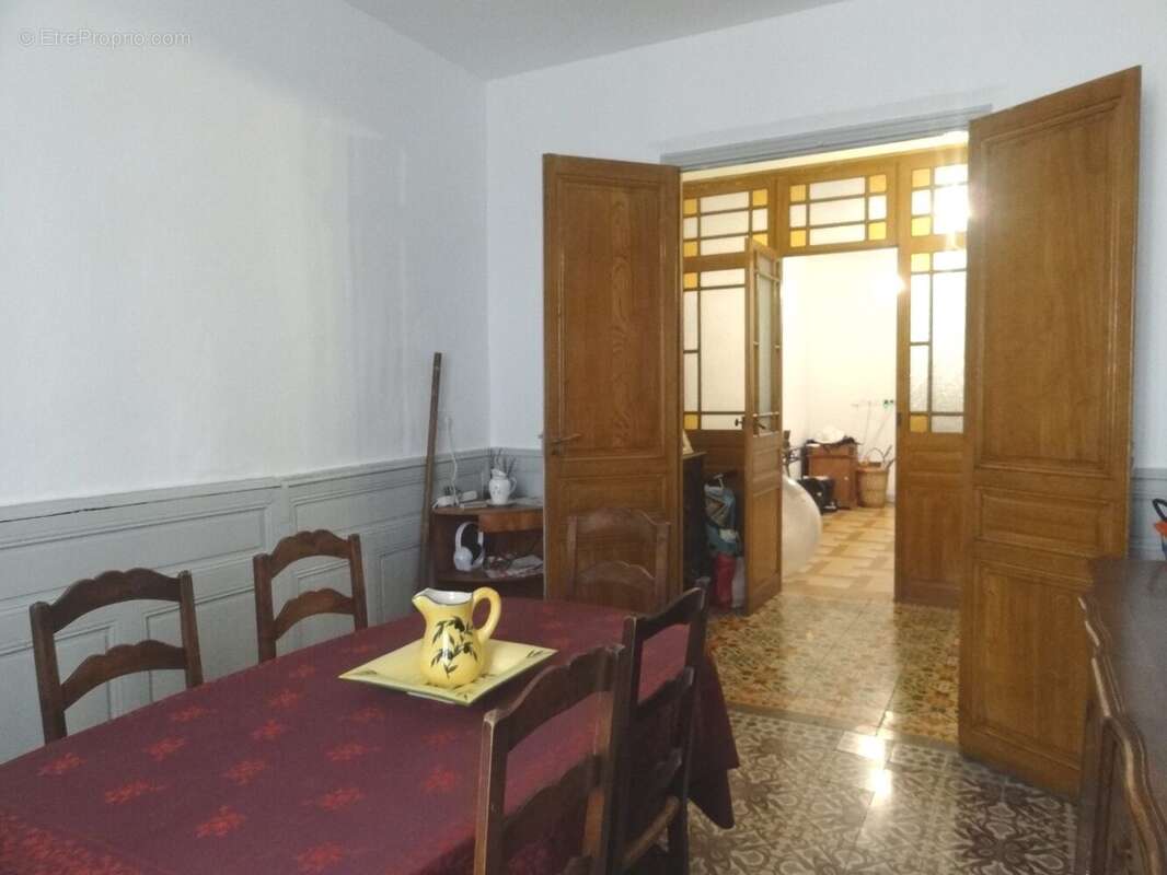 Maison à SAINT-LAURENT-DE-LA-SALANQUE