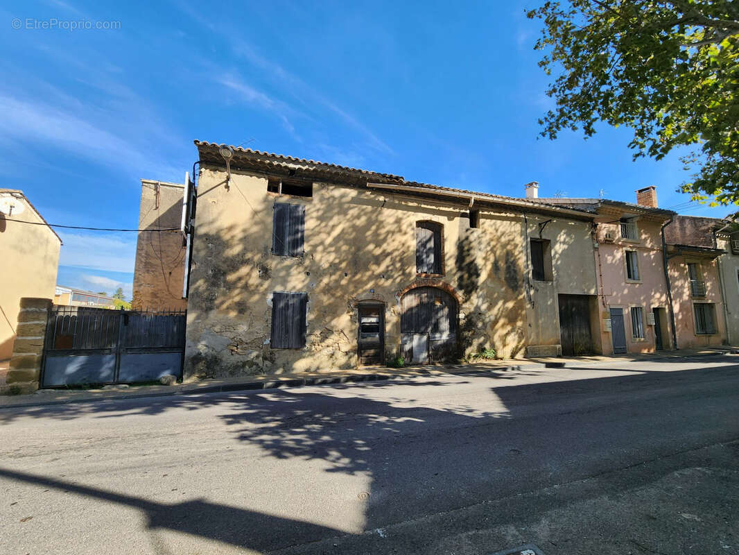 Maison à SAINTE-CECILE-LES-VIGNES