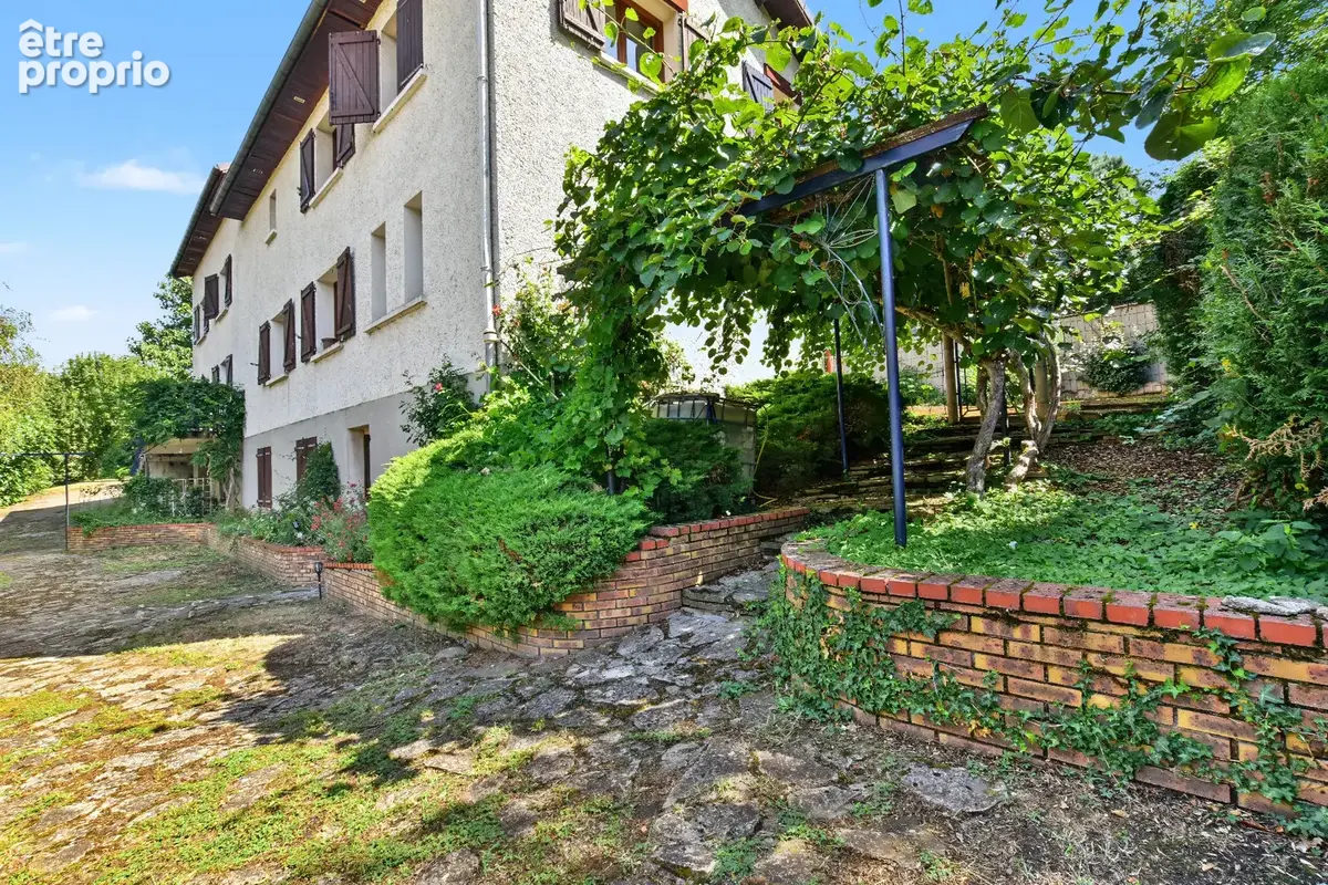 Grande maison familiale de 330 m² Carrez sur 1400 m² de terrain - 4 chambres, sous-sol complet et combles aménagés - photo 22