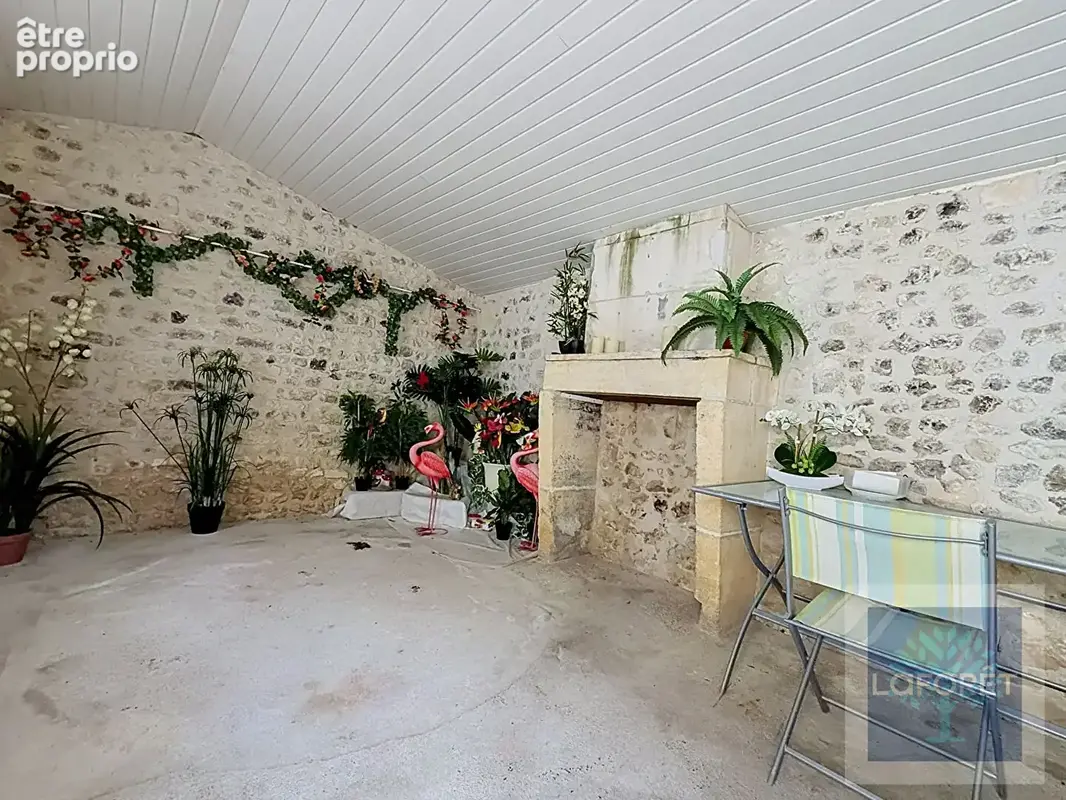 Maison familiale de plain-pied avec grange sur 3 000 m² de terrain - photo 8