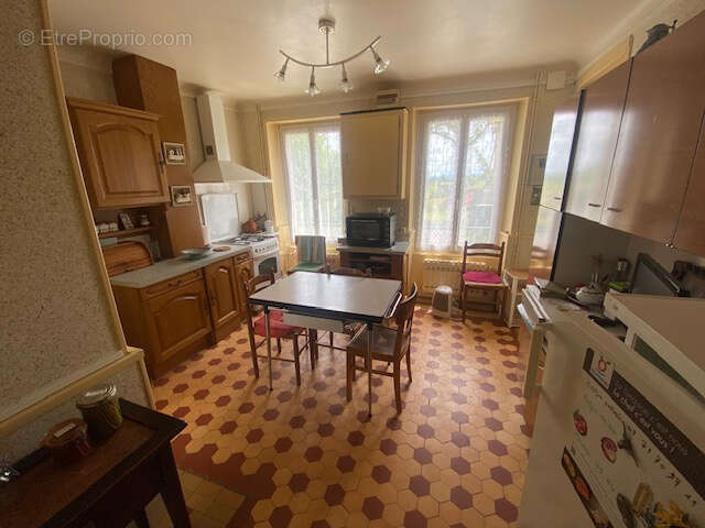 Belle maison de caractère sur terrain de 746 M2 - photo 4