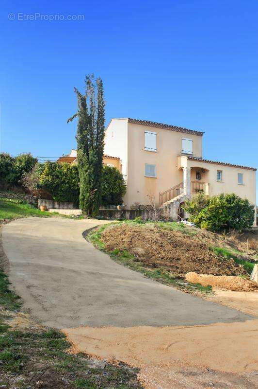 Maison à LUSSAN