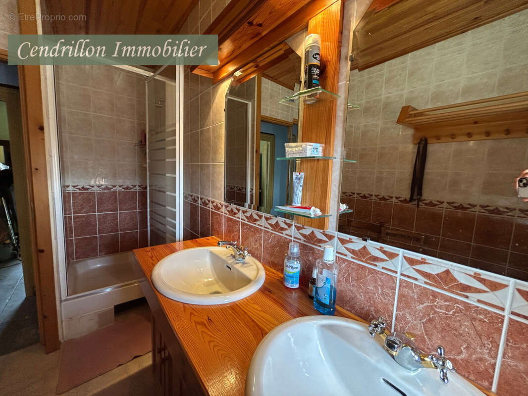 Maison à SAINT-MEDARD-LA-ROCHETTE