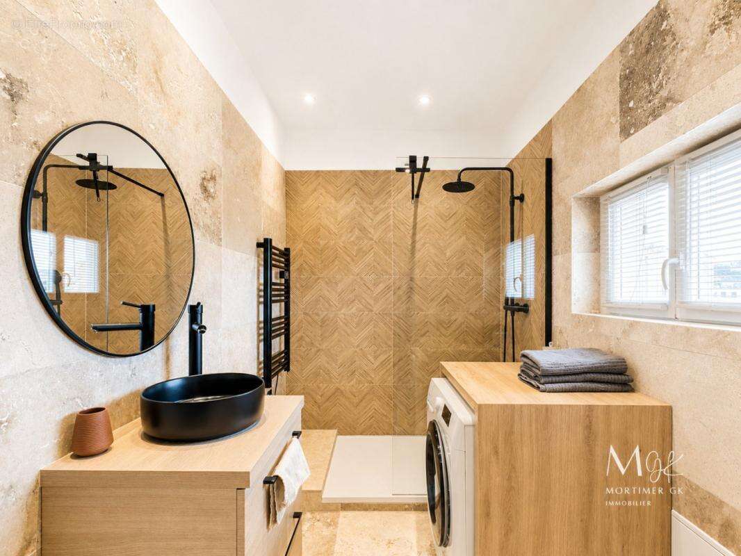 Appartement à SAINT-LAURENT-DU-VAR