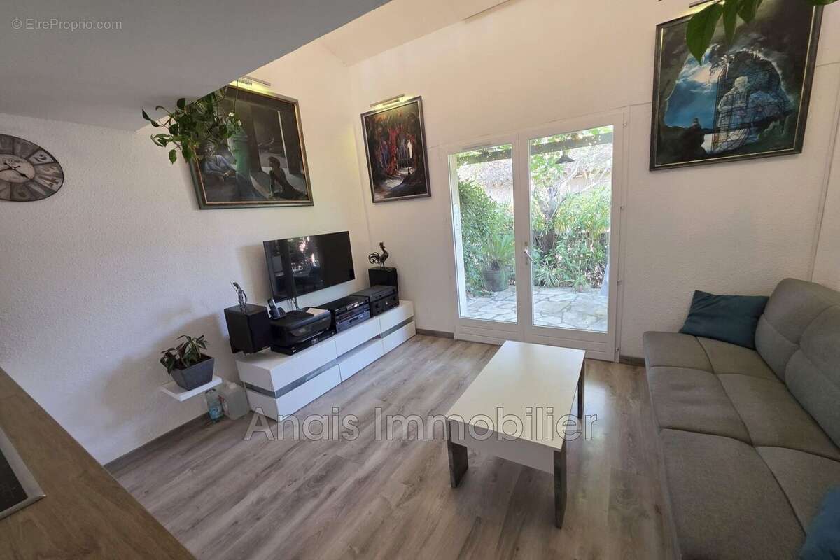 Maison 28 m² à Cogolin  - photo 3