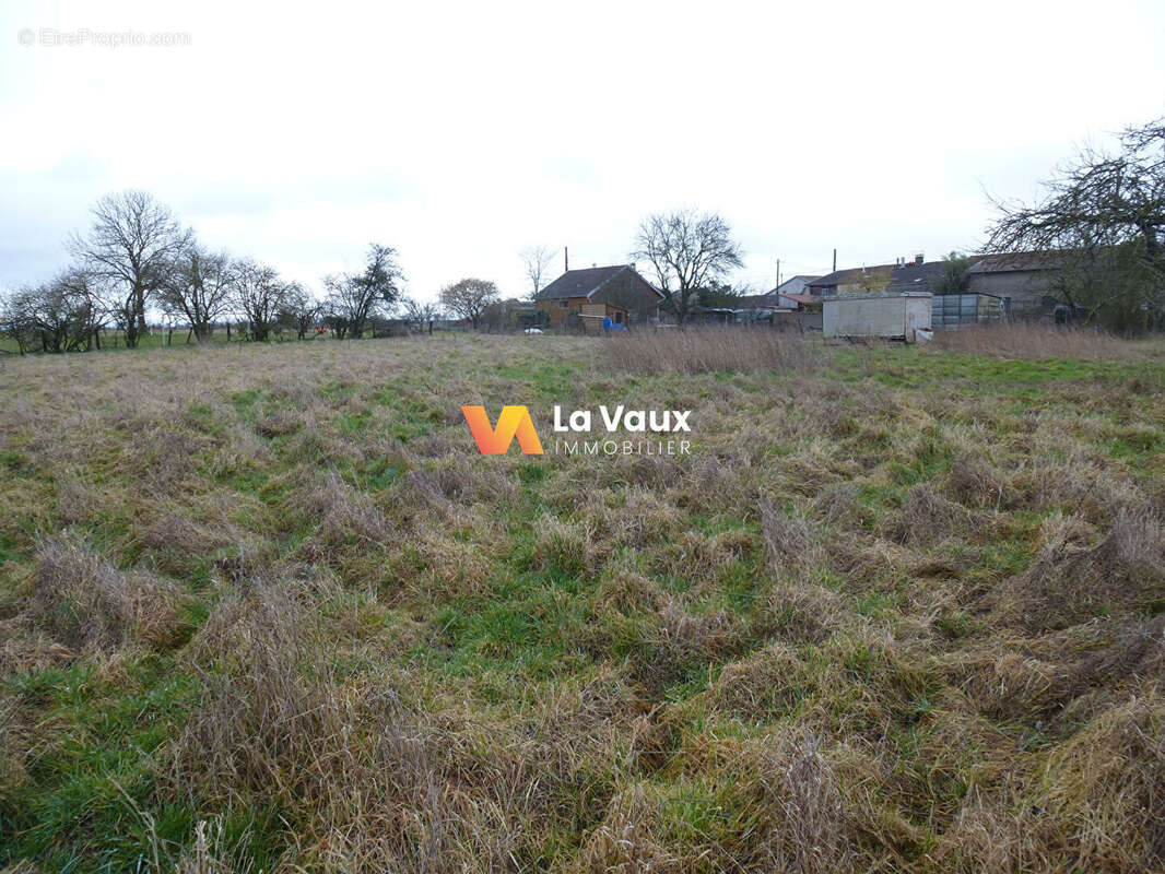Terrain à VRONCOURT