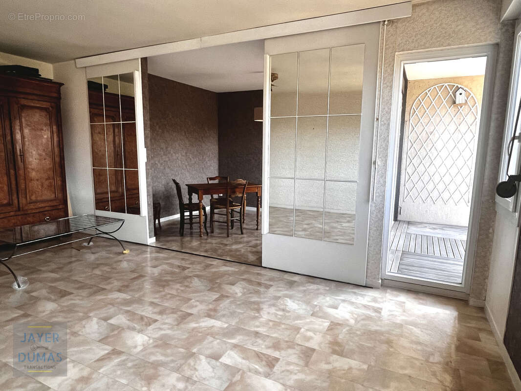 CHALON-SUR-SAONE - Appartement T3 dans résidence au calme - - photo 2