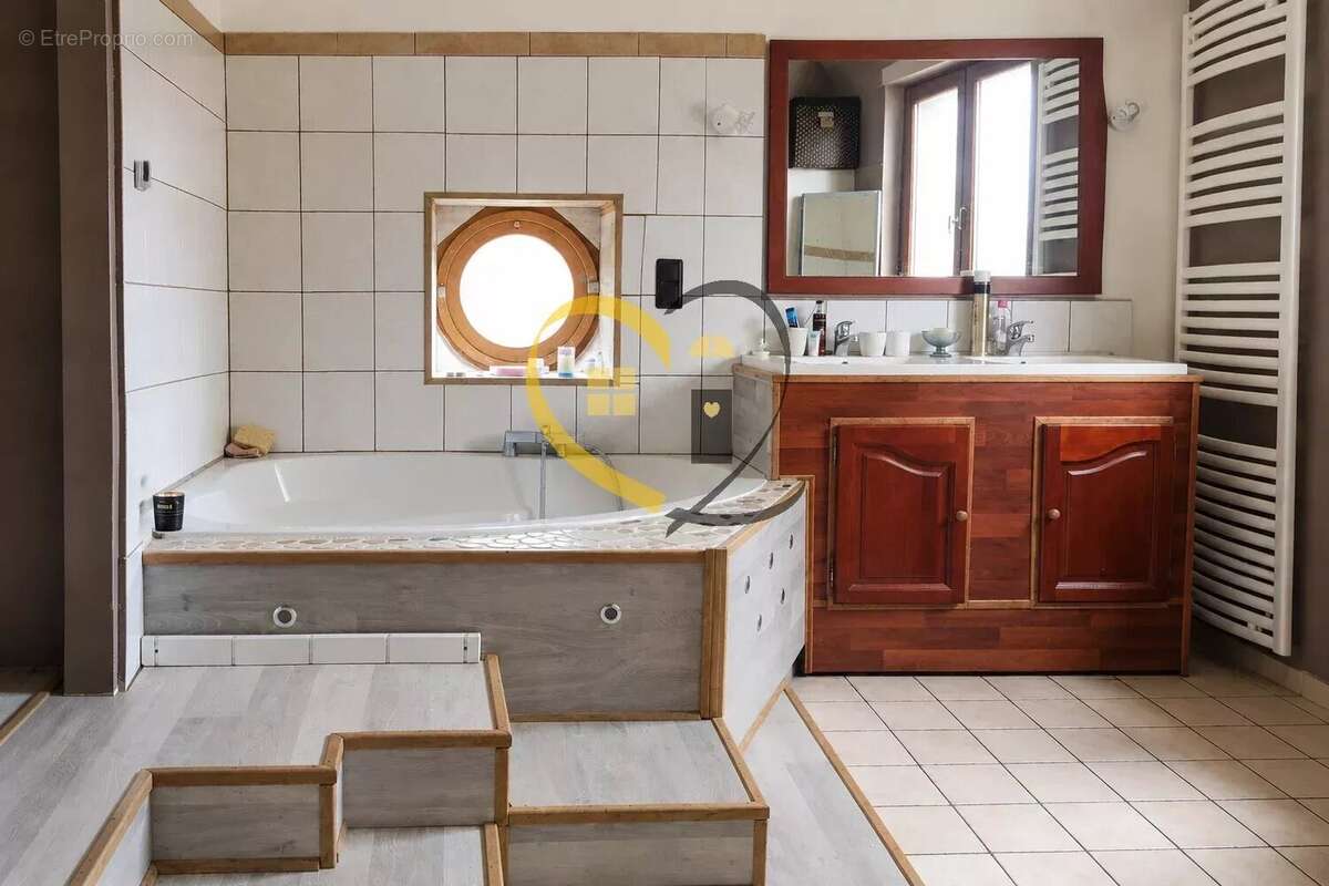 Maison à IVOY-LE-PRE