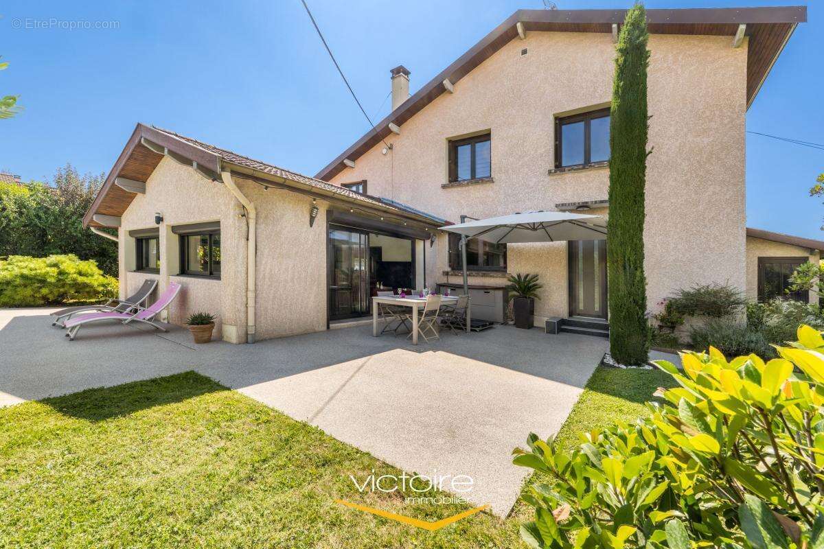 GENAS - Maison T5 avec jardin paysagé de 804 m2 avec piscine - photo 20