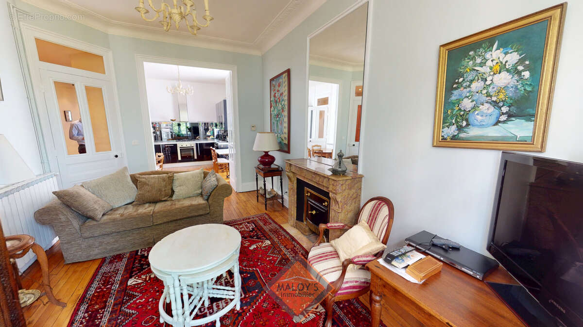 RARE ! T3 lumineux de 77 m2 avec cachet, à deux pas du quartier Montchat et de l’hôpital Édouard Herriot ! - photo 4